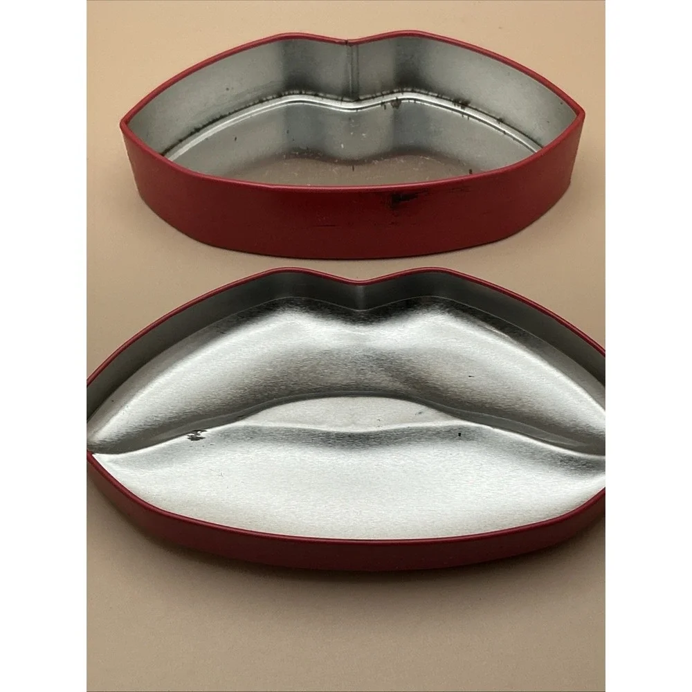 Empty Red Lips Metal Candy Tin Kiss Kiss Valentine's Day Collectible‎ Gift Box